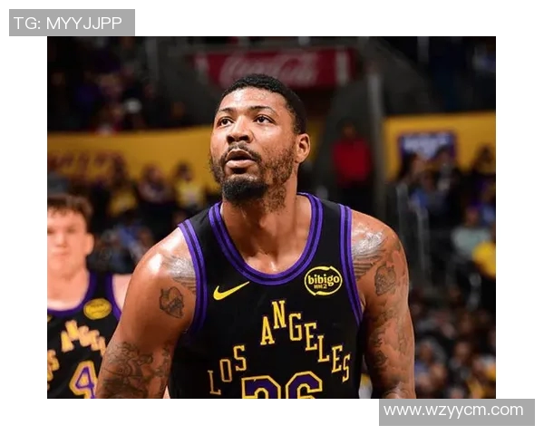 马库斯斯马特如何在NBA赛场上展现出领导力与防守才华