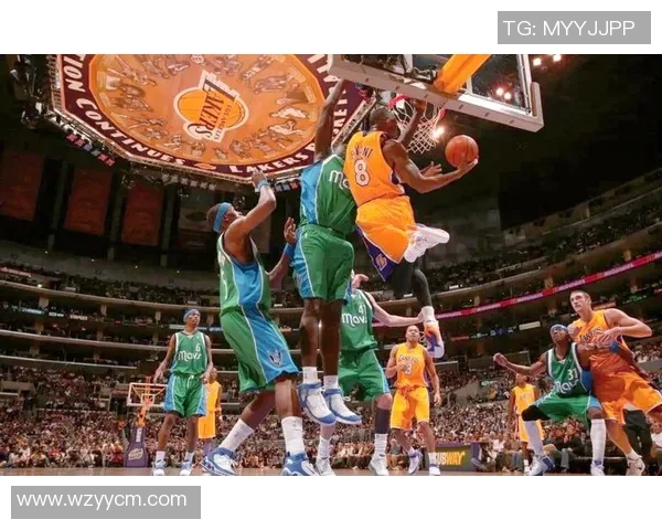 科比在13年对阵猛龙的精彩表现与传奇时刻回顾